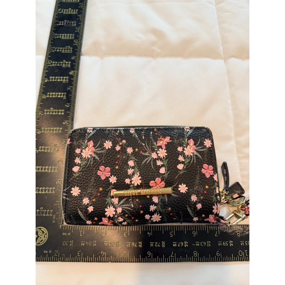 Steve Madden Black Floral Wristlet Wallet Zip Around Gold Hardware Organizer
